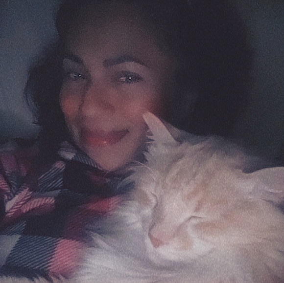 Meet your Posher, Elizabeth - Picture 3 of 12